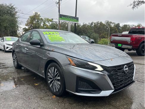 Used 2024 Nissan Altima 2.5 SV image 1
