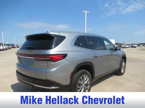 Used 2025 Buick Enclave Preferred FWD image 3