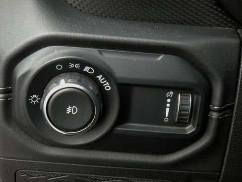 Used 2025 Jeep Wrangler Unlimited Rubicon image 22