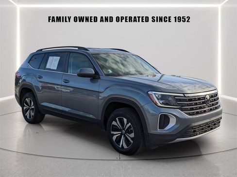 Certified 2024 Volkswagen Atlas SE image 6