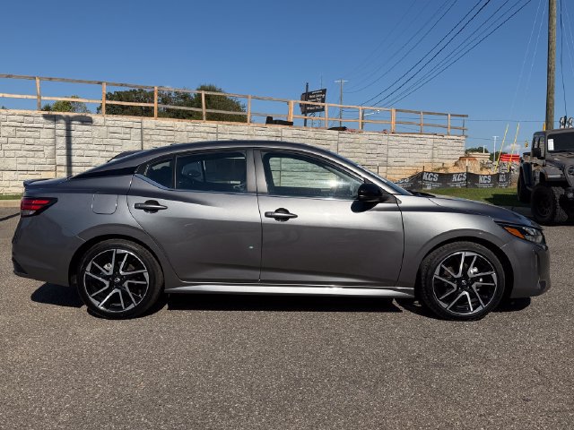 Used 2025 Nissan Sentra SR FWD image 6