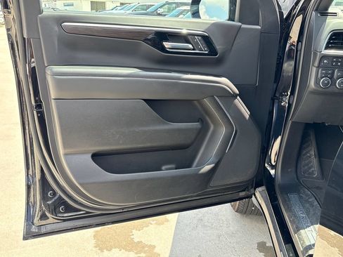 Used 2025 Chevrolet Tahoe LT AWD/4WD image 14