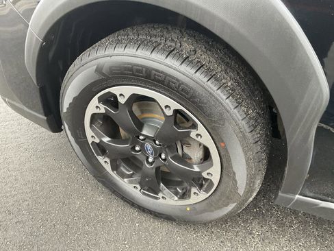 Used 2022 Subaru Crosstrek 2.0i Premium w/ Moonroof Package image 9