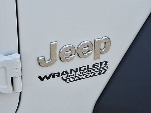 Used 2018 Jeep Wrangler Unlimited Sport S AWD/4WD image 24