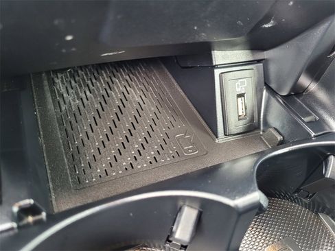 Used 2023 Mercedes-Benz C 300 C 300 image 23