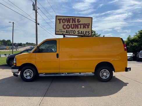 Used 2019 Chevrolet Express 2500 w/ Driver Convenience Package image 4