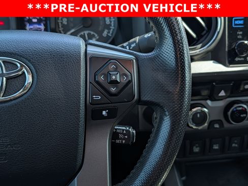 Used 2016 Toyota Tacoma TRD Off-Road w/ Premium & Technology Package AWD/4WD image 27
