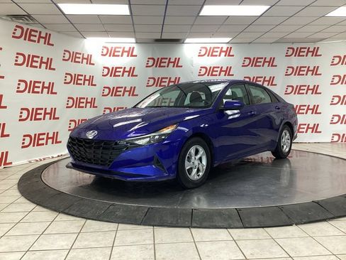 Used 2021 Hyundai Elantra SE FWD image 3