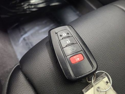 Used 2023 Toyota Highlander XLE AWD/4WD image 36