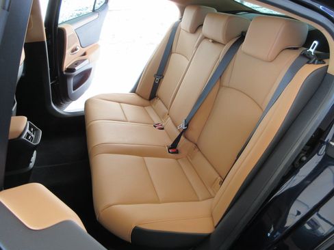 Used 2025 Lexus ES 300h w/ Premium Package FWD image 22