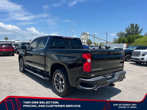 Used 2022 Chevrolet Silverado 1500 High Country w/ Z71 Off-Road Package AWD/4WD image 7