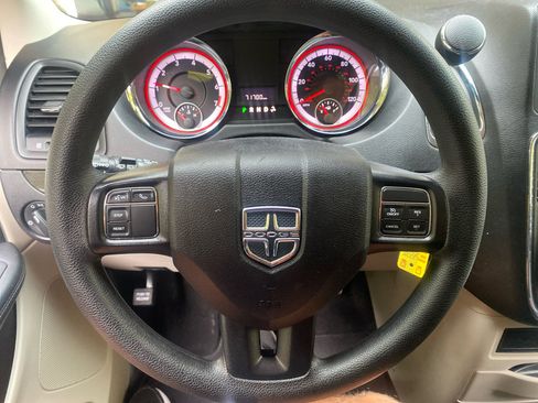 Used 2019 Dodge Grand Caravan SE w/ UConnect Hands-Free Group image 12