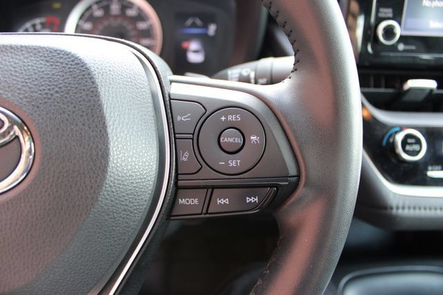 Used 2022 Toyota Corolla SE w/ SE Premium Package FWD image 15