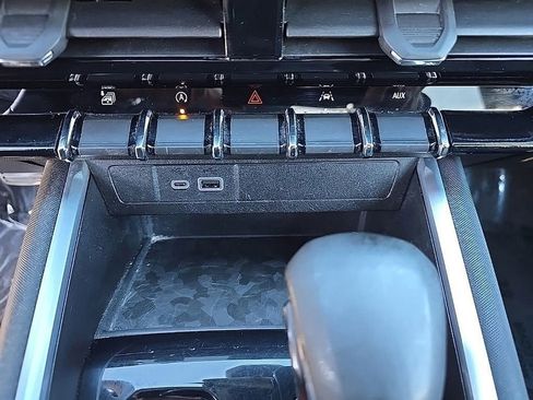 Used 2023 Chevrolet Colorado Z71 image 16