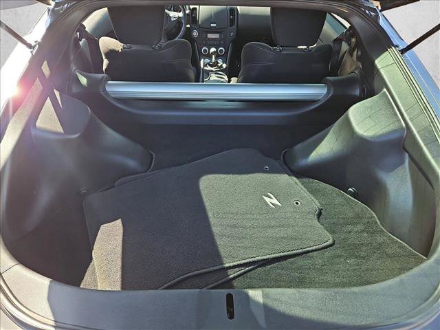 Used 2016 Nissan 370Z Coupe RWD image 6