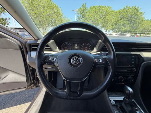 Used 2020 Volkswagen Passat 2.0T SE FWD image 21