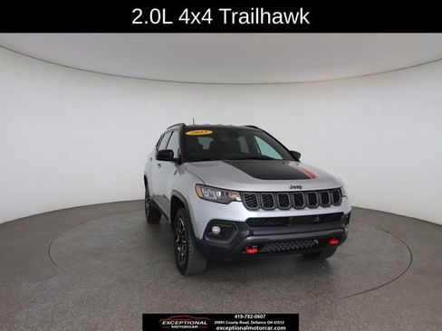 Used 2025 Jeep Compass Trailhawk AWD/4WD image 30