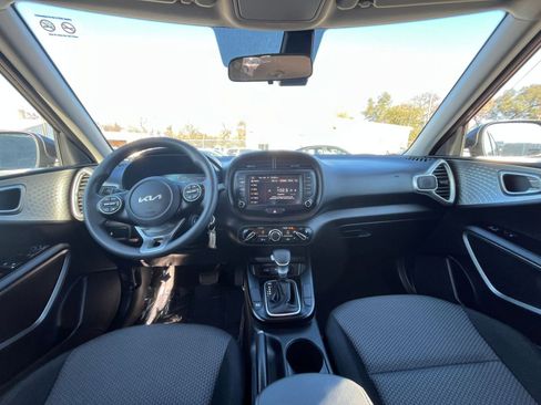 Used 2025 Kia Soul LX w/ LX Technology Package image 31