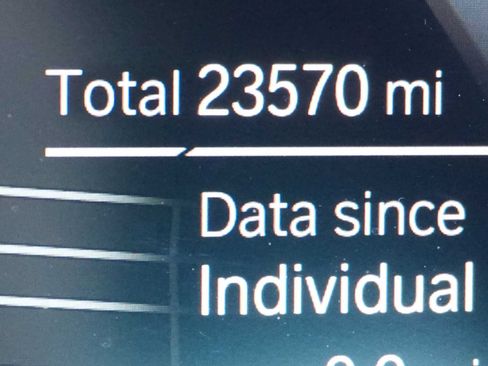 Used 2023 BMW 530e w/ Premium Package image 22