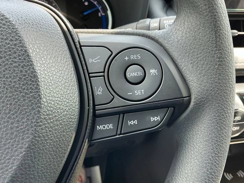 Used 2025 Toyota RAV4 XLE AWD/4WD image 32