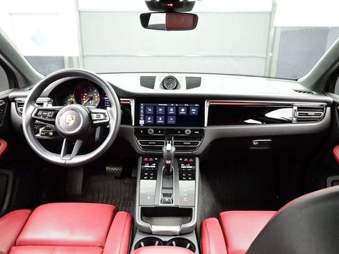 Certified 2024 Porsche Macan AWD/4WD image 20