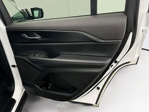 Used 2024 Jeep Grand Cherokee L Laredo image 32