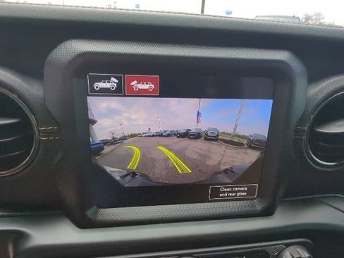 Used 2022 Jeep Wrangler Unlimited Sahara image 29