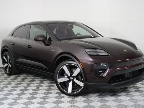 Certified 2025 Porsche Macan Electric RWD image 9