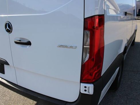 Used 2023 Mercedes-Benz Sprinter 2500 image 34