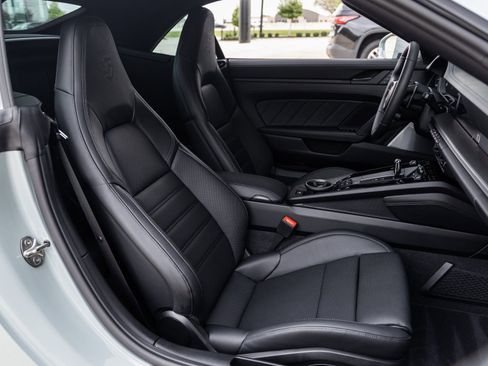 Certified 2026 Porsche 911 Carrera 4S AWD/4WD image 40