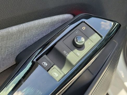Certified 2023 Volkswagen ID.4 Pro RWD image 17