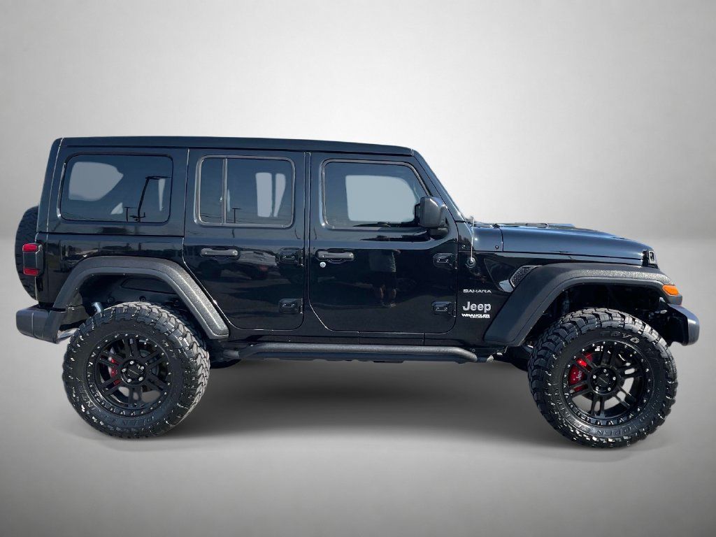 Used 2018 Jeep Wrangler Unlimited Sahara AWD/4WD image 2