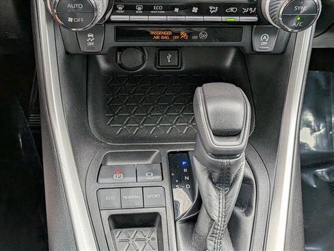 Used 2022 Toyota RAV4 XLE w/ Convenience Package FWD image 13