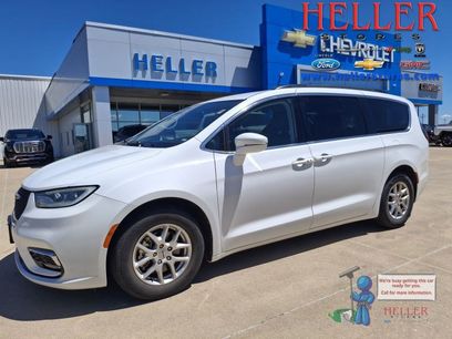 Used 2022 Chrysler Pacifica Touring-L