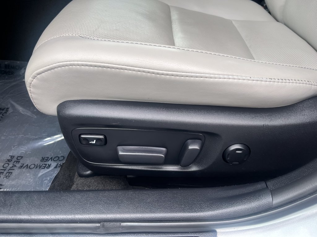 Used 2016 Toyota Avalon Limited FWD image 21