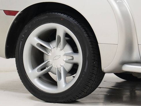 Used 2004 Chevrolet SSR w/ Preferred Equipment Group image 45