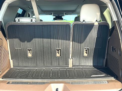 Used 2024 GMC Yukon Denali RWD image 25