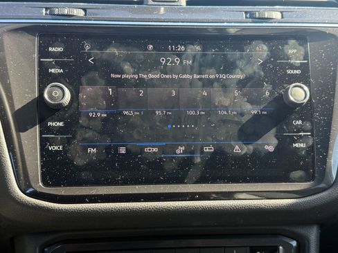 Used 2021 Volkswagen Tiguan SE w/ Panoramic Sunroof Package image 26