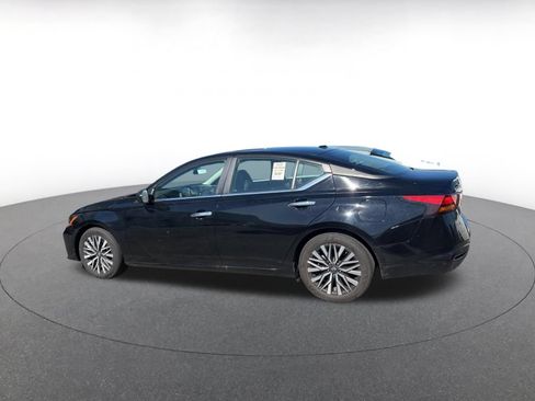 Used 2025 Nissan Altima 2.5 SV FWD image 15