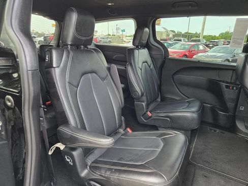 Used 2025 Chrysler Pacifica Select FWD image 30