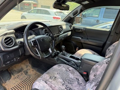 Used 2021 Toyota Tacoma TRD Off-Road w/ Technology Package image 9