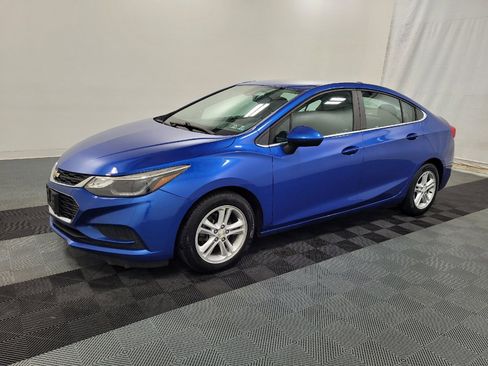 Used 2016 Chevrolet Cruze LT FWD image 2