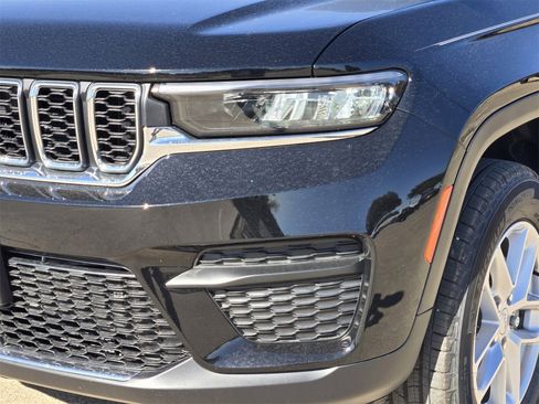 New 2025 Jeep Grand Cherokee Laredo X w/ Luxury Tech Group I image 8