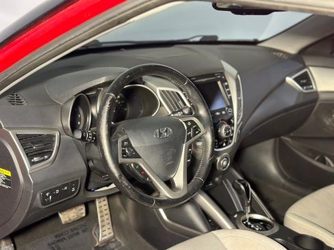 Used 2013 Hyundai Veloster w/ Style Pkg image 25