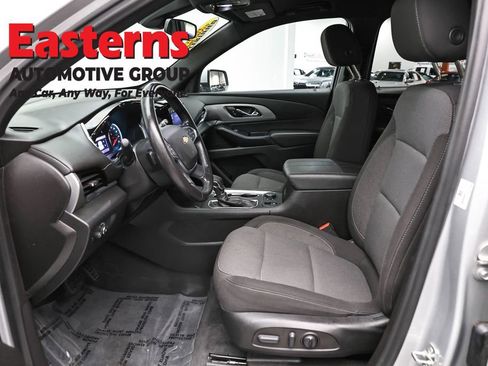 Used 2022 Chevrolet Traverse LT FWD image 14