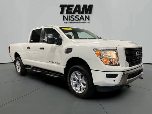 Used 2024 Nissan Titan SV w/ SV Convenience Package image 1