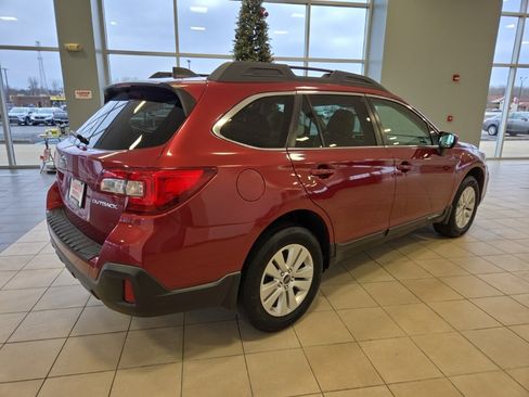 Used 2018 Subaru Outback 2.5i Premium image 8