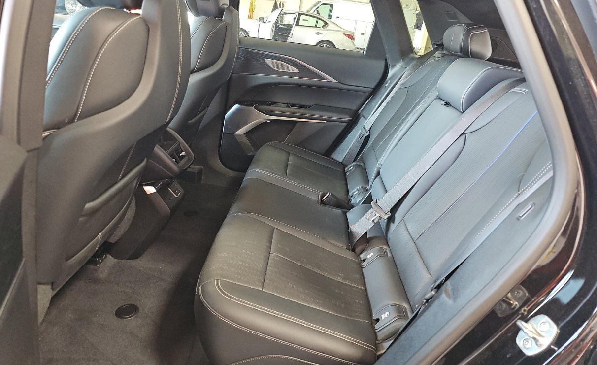 Used 2024 Cadillac Lyriq Sport AWD/4WD image 10