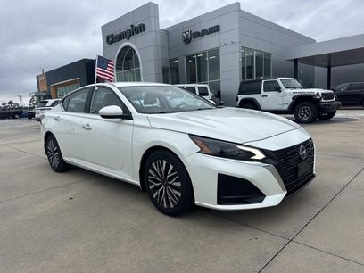 Used 2023 Nissan Altima 2.5 SV
