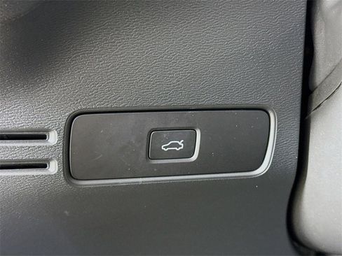 Certified 2023 Volvo C40 P8 Recharge Plus image 10